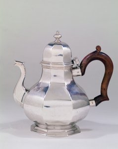 Tekanne av Tearle and Lamb, 1718-19 (sølv)